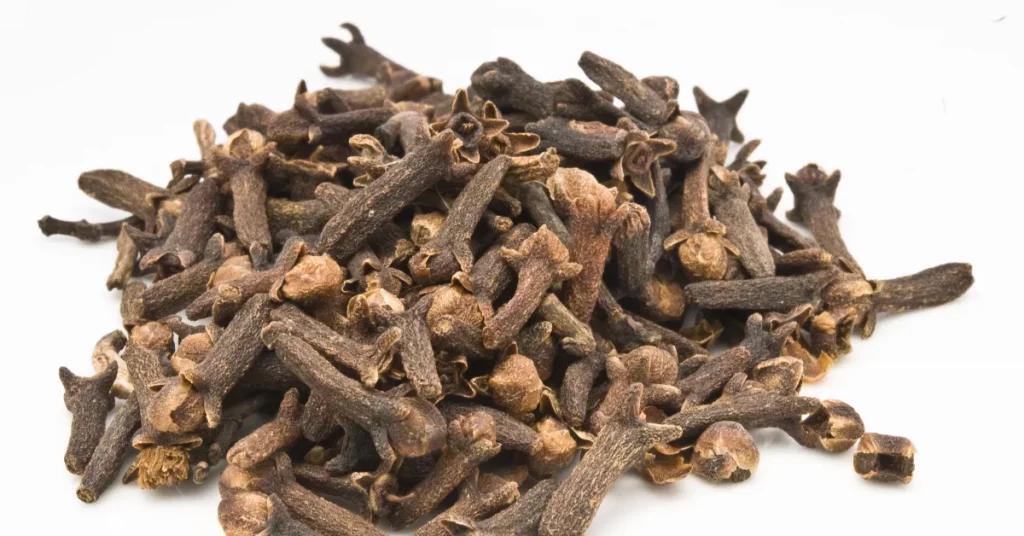 The Spicy Warmth of Cloves in Perfumes
